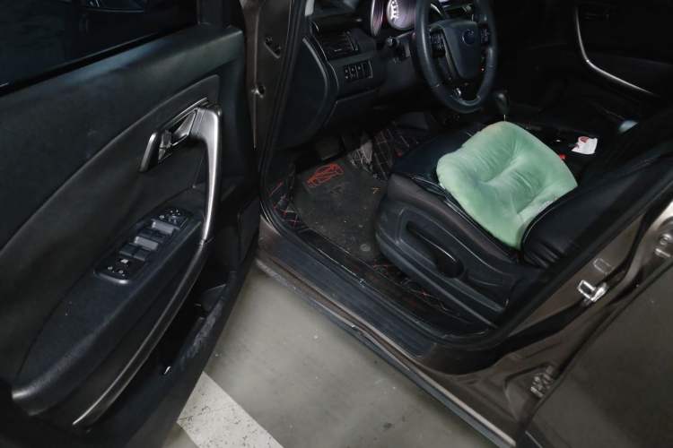Used Bestune X80 2016 2.0L automatic Comfort trim level Driver Seat