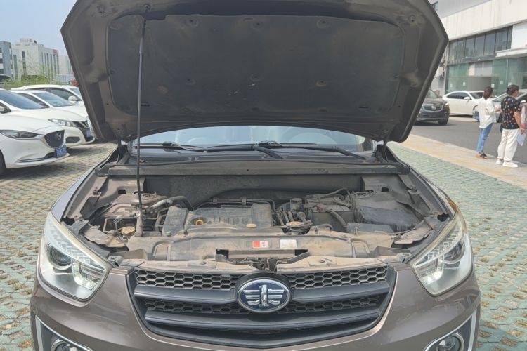 Used Bestune X80 2016 2.0L automatic Comfort trim level Engine Bay