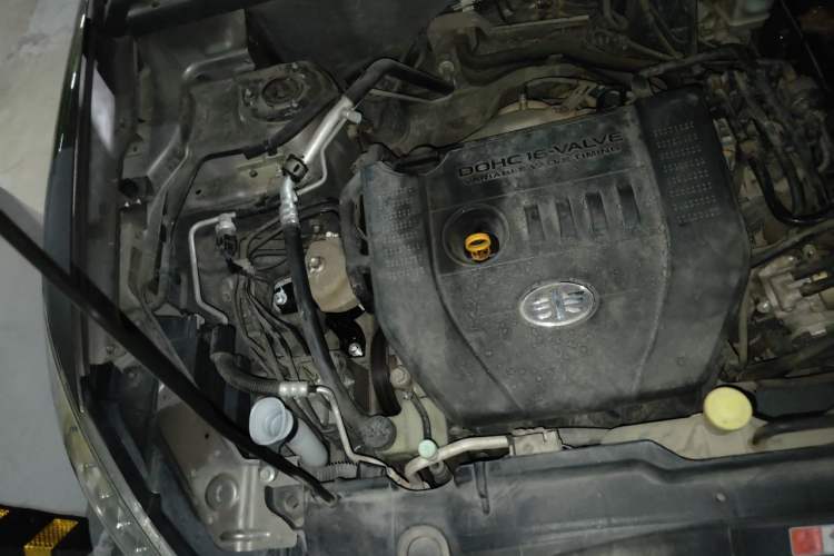 Used Bestune X80 2016 2.0L automatic Comfort trim level Engine Bay Right