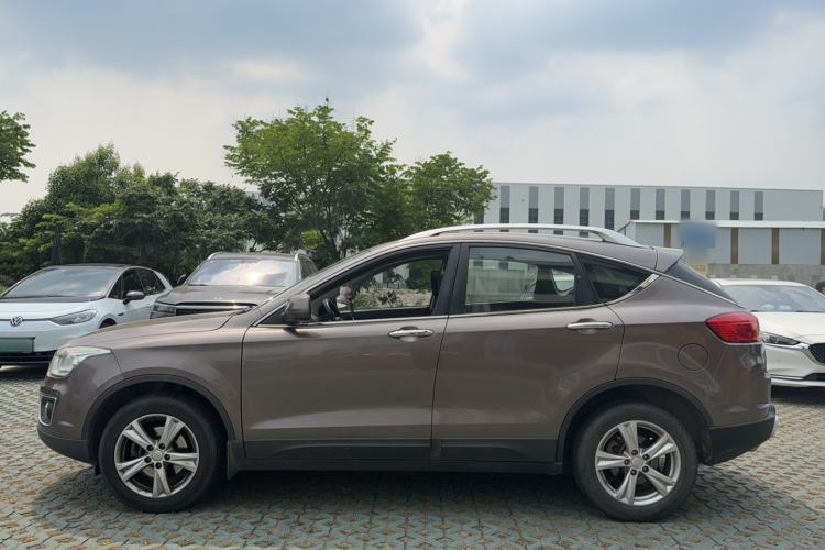 Used Bestune X80 2016 2.0L automatic Comfort trim level Exterior 2