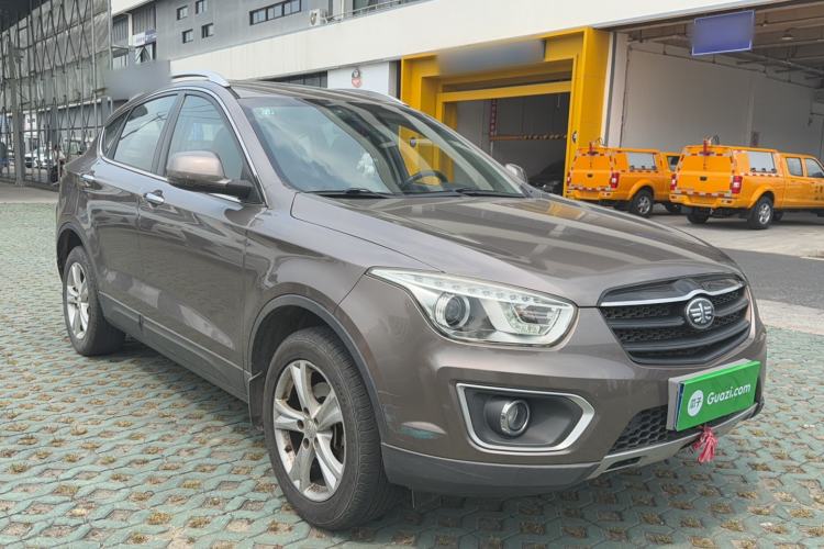 Used Bestune X80 2016 2.0L automatic Comfort trim level Exterior 3