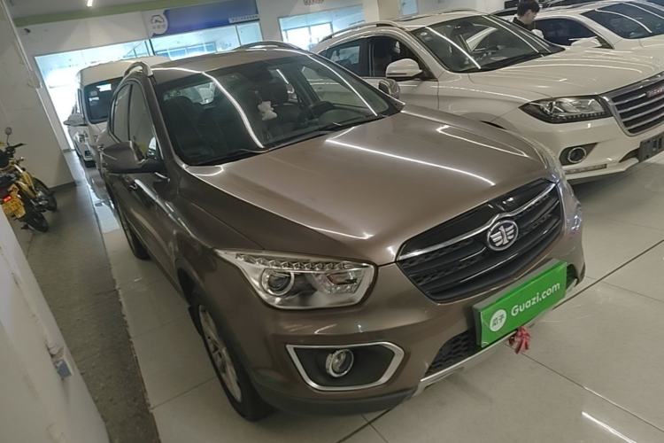 Used Bestune X80 2016 2.0L automatic Comfort trim level Front Right 45 Deg