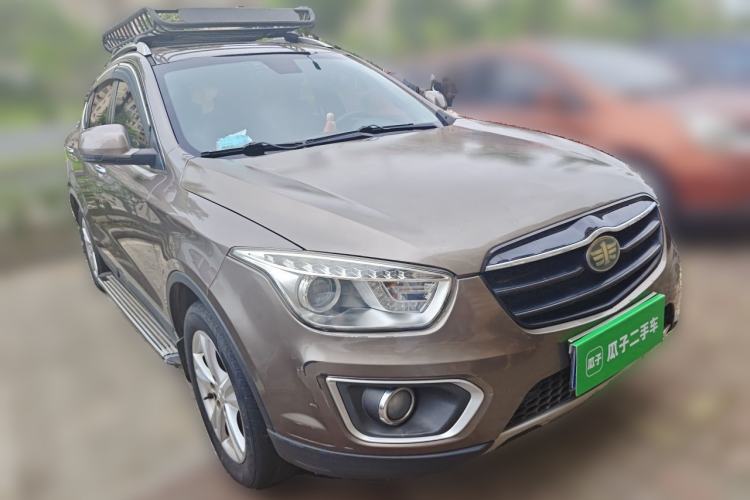 Used Bestune X80 2016 2.0L automatic Comfort trim level Front Right 45 Deg
