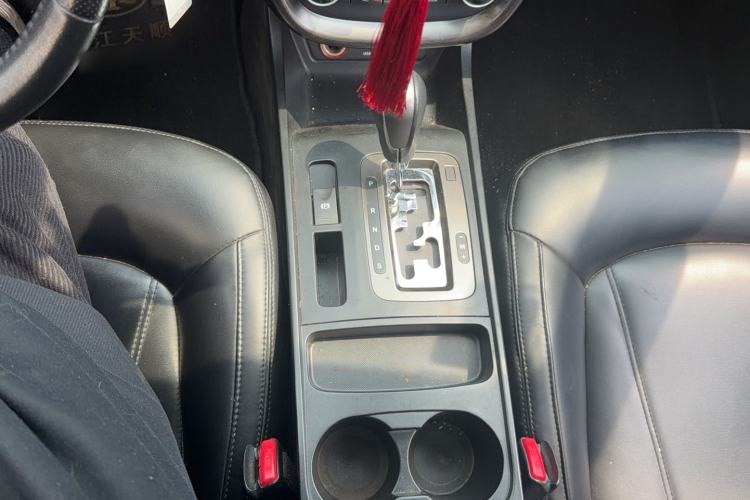 Used Bestune X80 2016 2.0L automatic Comfort trim level Gear Lever