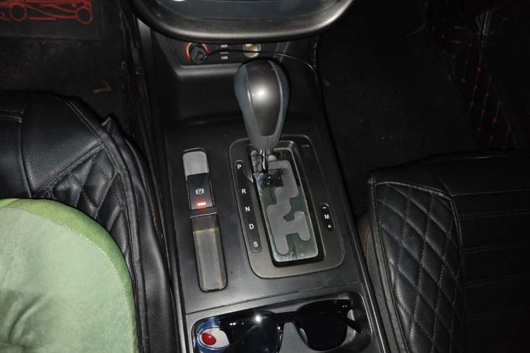 Used Bestune X80 2016 2.0L automatic Comfort trim level Gear Lever