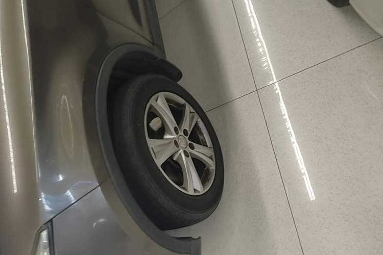 Used Bestune X80 2016 2.0L automatic Comfort trim level Left Front Wheel Hub