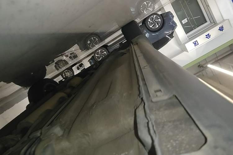Used Bestune X80 2016 2.0L automatic Comfort trim level Left Side Sill