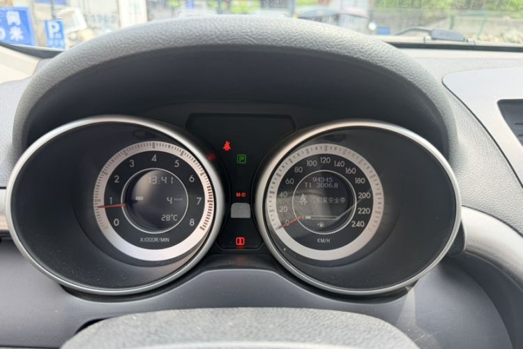 Used Bestune X80 2016 2.0L automatic Comfort trim level Odometer Close Up