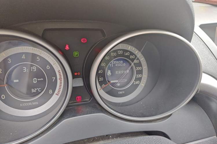 Used Bestune X80 2016 2.0L automatic Comfort trim level Odometer Close Up
