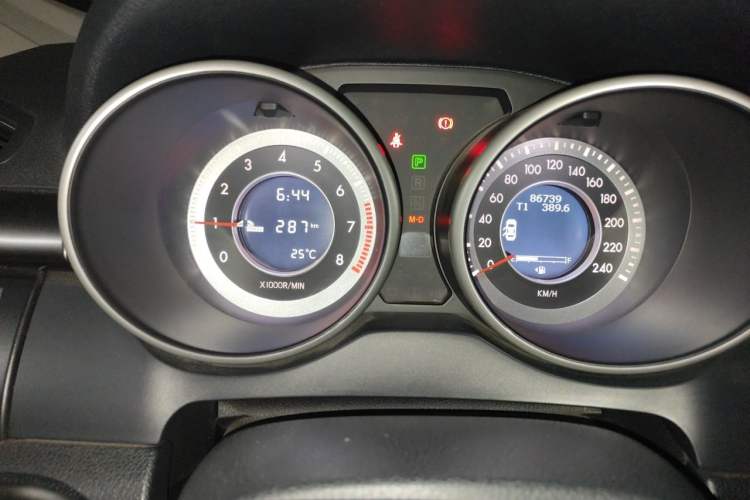 Used Bestune X80 2016 2.0L automatic Comfort trim level Odometer Close Up