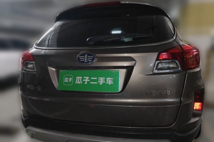 Used Bestune X80 2016 2.0L automatic Comfort trim level Rear