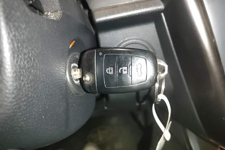 Used Bestune X80 2016 2.0L automatic Comfort trim level Vehicle Key