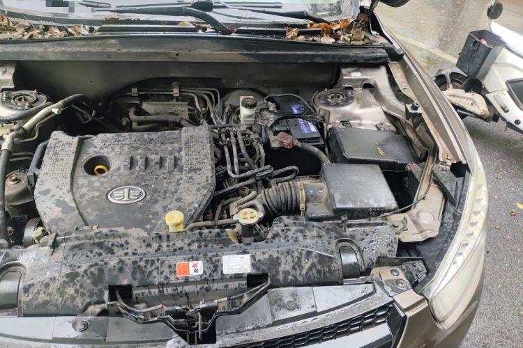 Used Bestune X80 2016 2.0L automatic Comfort trim level Engine Bay Left