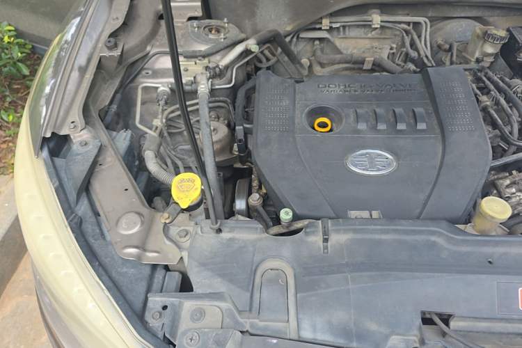 Used Bestune X80 2016 2.0L automatic Comfort trim level Engine Bay Right