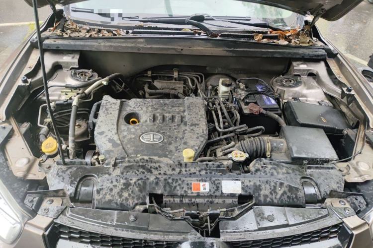 Used Bestune X80 2016 2.0L automatic Comfort trim level Engine Bay
