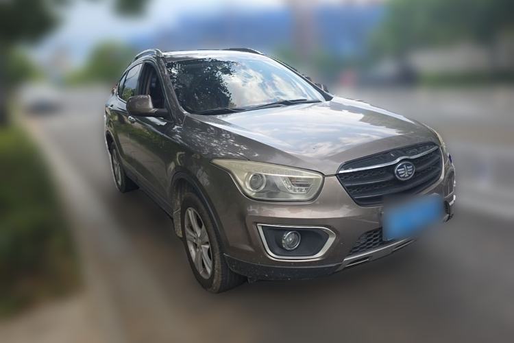 Used Bestune X80 2016 2.0L automatic Comfort trim level Front Right 45 Deg