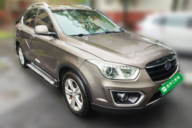 Used Bestune X80 2016 2.0L automatic Comfort trim level Front Right 45 Deg
