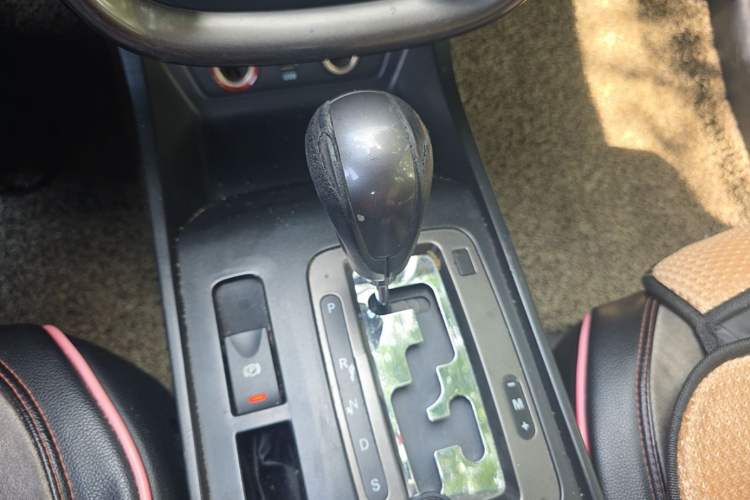 Used Bestune X80 2016 2.0L automatic Comfort trim level Gear Lever