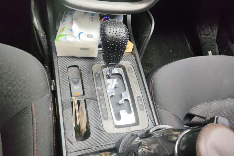 Used Bestune X80 2016 2.0L automatic Comfort trim level Gear Lever