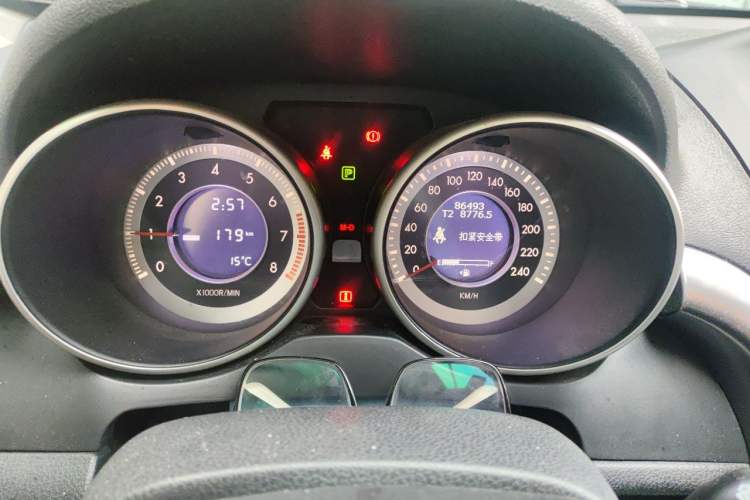 Used Bestune X80 2016 2.0L automatic Comfort trim level Odometer Close Up