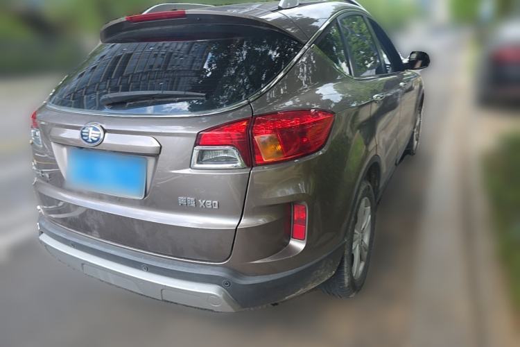 Used Bestune X80 2016 2.0L automatic Comfort trim level Rear Right 45 Deg