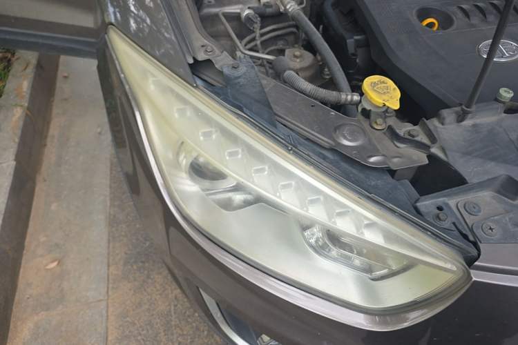 Used Bestune X80 2016 2.0L automatic Comfort trim level Right Front Headlight