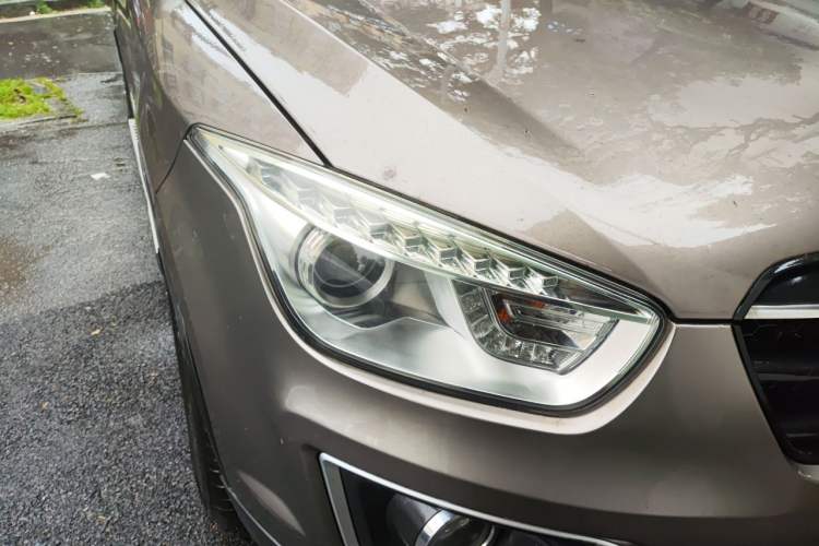 Used Bestune X80 2016 2.0L automatic Comfort trim level Right Front Headlight