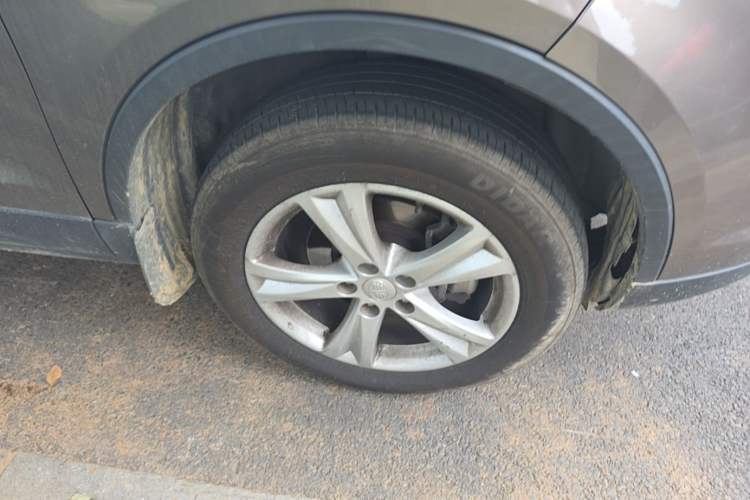 Used Bestune X80 2016 2.0L automatic Comfort trim level Right Front Wheel Hub