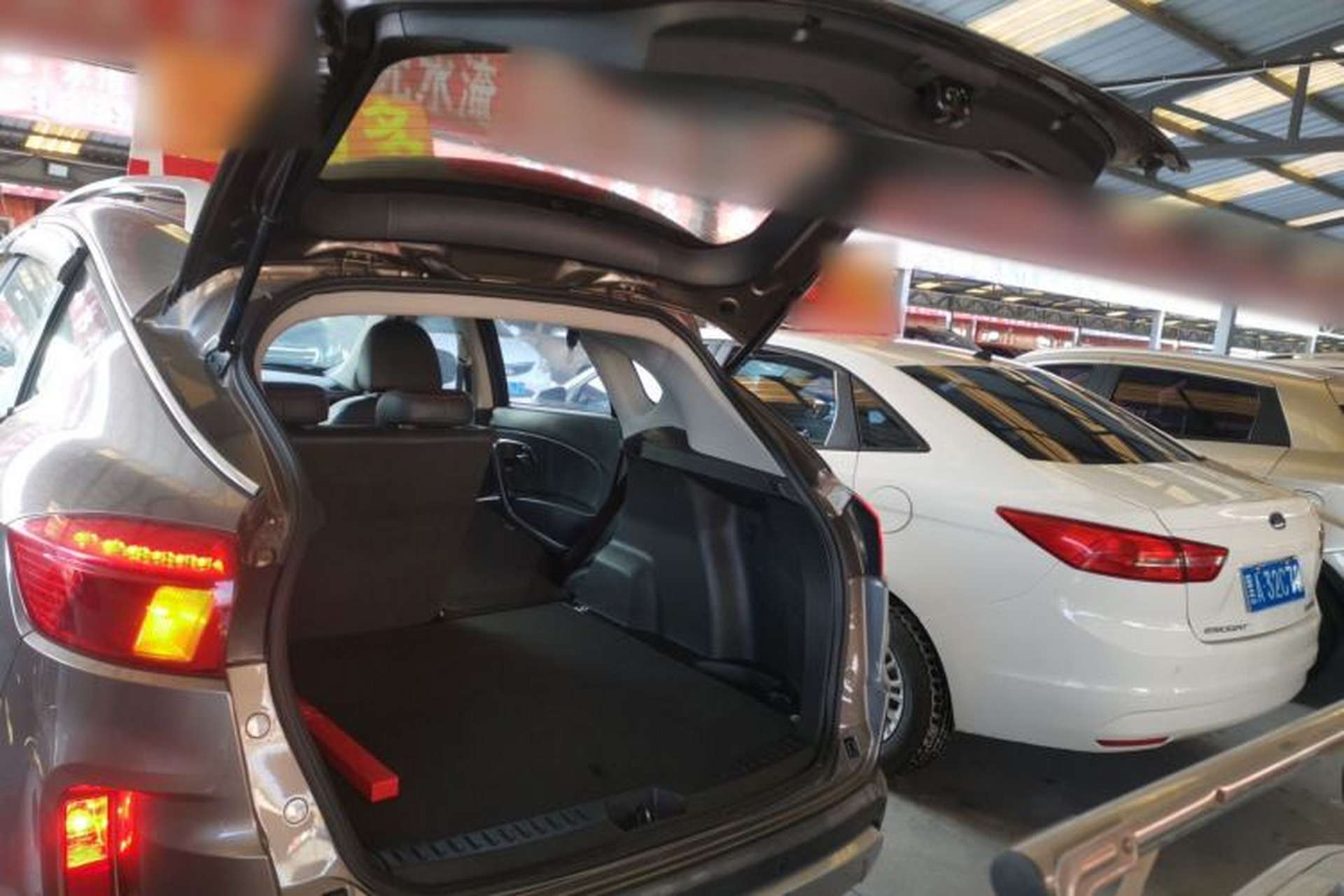 Used Bestune X80 2016 2.0L automatic Comfort trim level Trunk