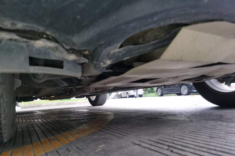 Used Bestune X80 2016 2.0L manual Comfort trim level Chassis Front Right