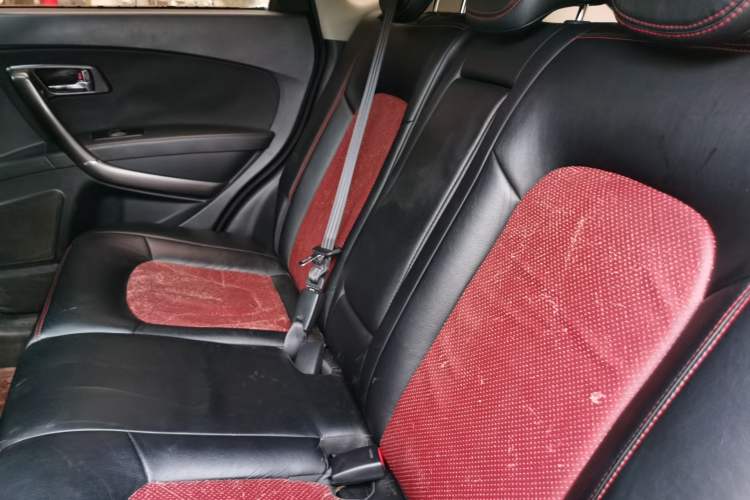 Used Bestune X80 2016 2.0L manual Comfort trim level Left Rear Seat