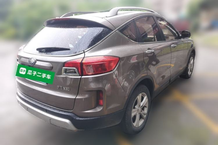 Used Bestune X80 2016 2.0L manual Comfort trim level Rear Right 45 Deg