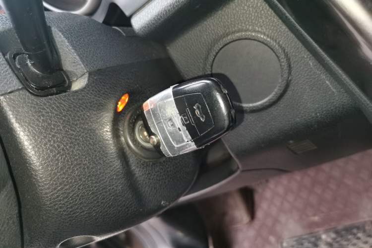 Used Bestune X80 2016 2.0L manual Comfort trim level Vehicle Key