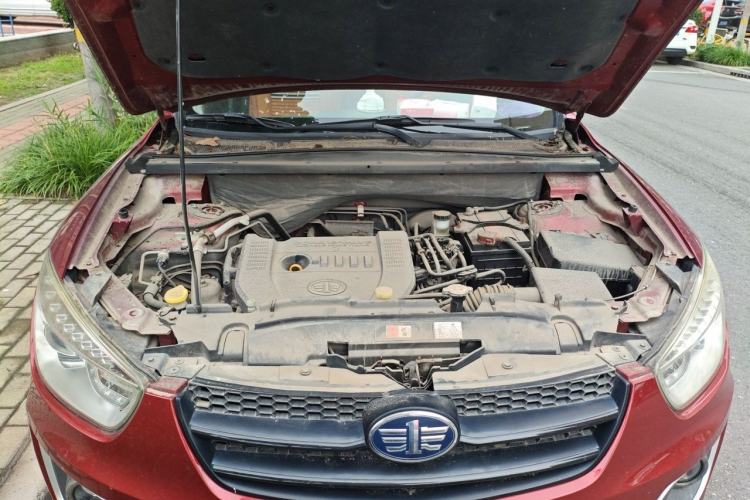 Used Bestune X80 2016 2.0L automatic Comfort trim level Engine Bay