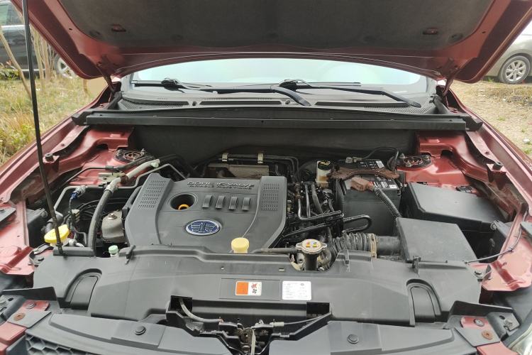 Used Bestune X80 2016 2.0L automatic Comfort trim level Engine Bay