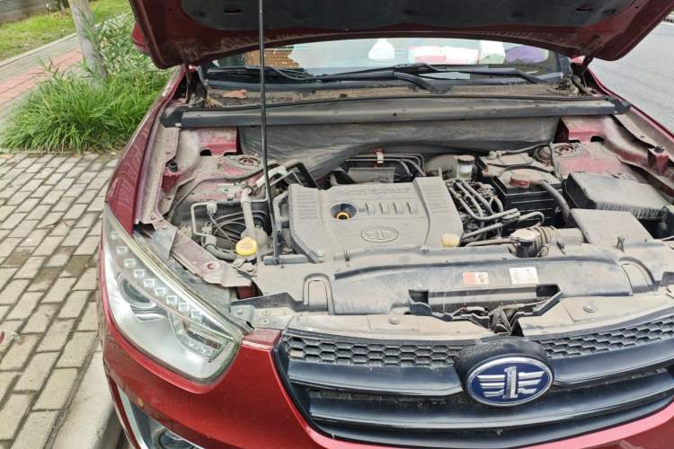 Used Bestune X80 2016 2.0L automatic Comfort trim level Engine Bay Right