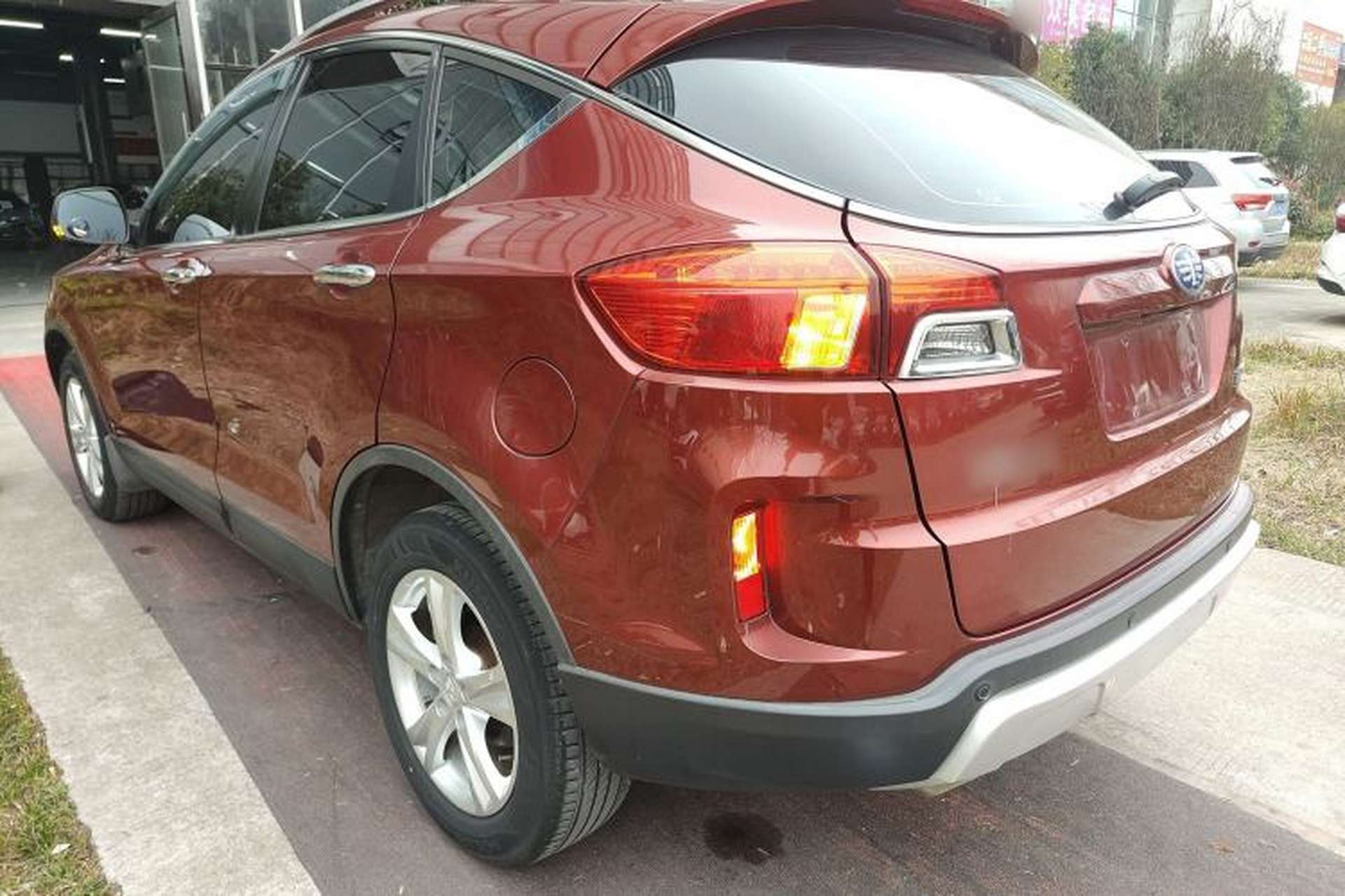 Used Bestune X80 2016 2.0L automatic Comfort trim level Exterior 2