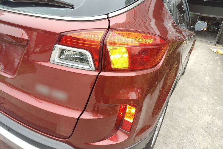 Used Bestune X80 2016 2.0L automatic Comfort trim level Exterior 3