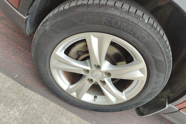 Used Bestune X80 2016 2.0L automatic Comfort trim level Exterior 4