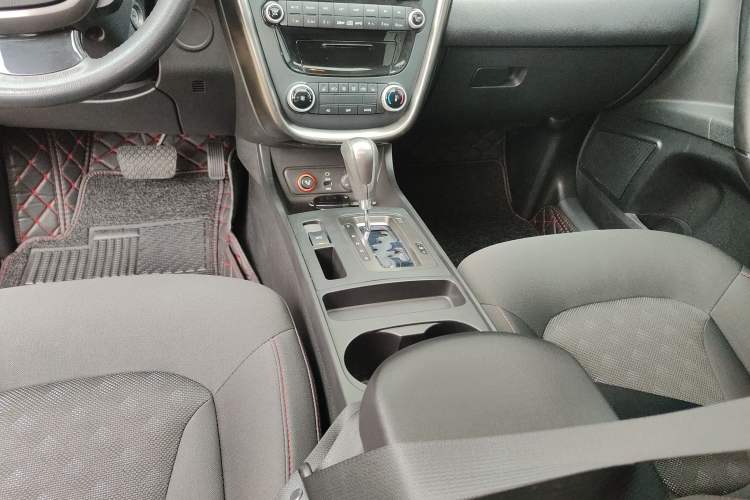 Used Bestune X80 2016 2.0L automatic Comfort trim level Gear Lever