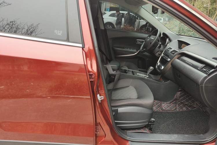 Used Bestune X80 2016 2.0L automatic Comfort trim level Right Front Seat