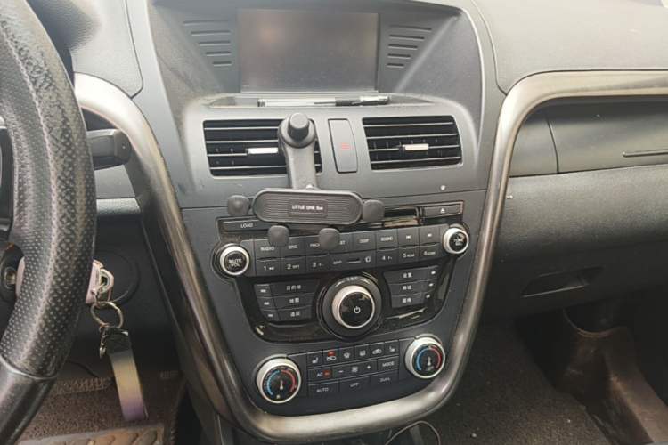 Used Bestune X80 2016 1.8T Automatic Luxury Model Audio And AC Panel