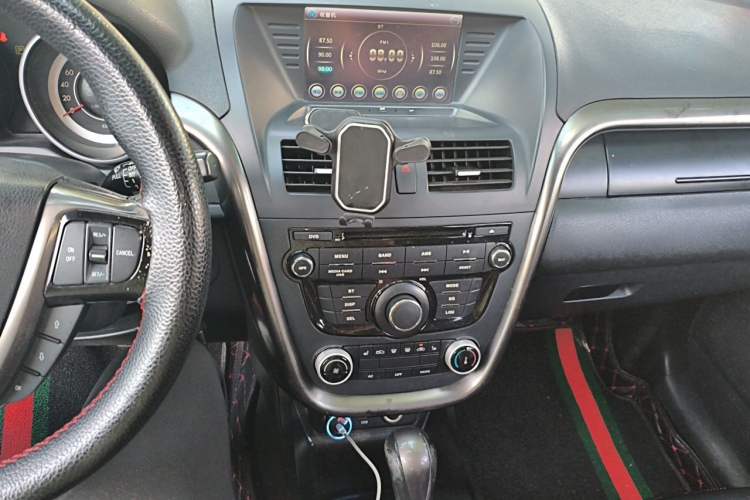 Used Bestune X80 2016 2.0L automatic Comfort trim level Audio And AC Panel