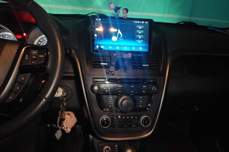 Used Bestune X80 2016 2.0L automatic Comfort trim level Audio And AC Panel