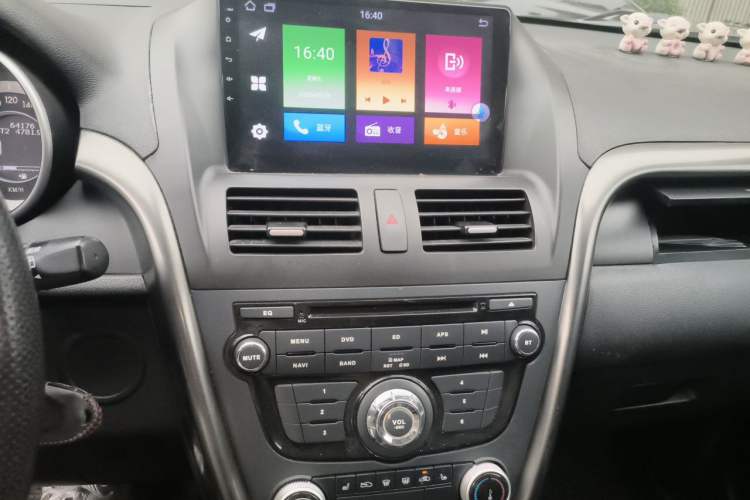 Used Bestune X80 2016 2.0L automatic Comfort trim level Audio And AC Panel