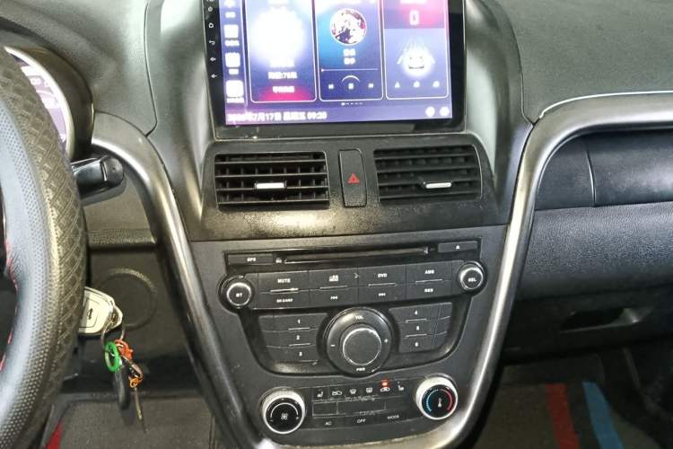 Used Bestune X80 2016 2.0L automatic Comfort trim level Audio And AC Panel