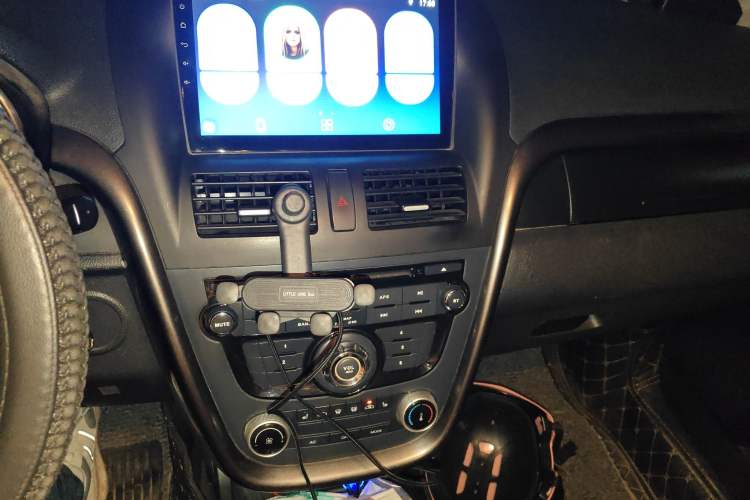 Used Bestune X80 2016 2.0L automatic Comfort trim level Audio And AC Panel