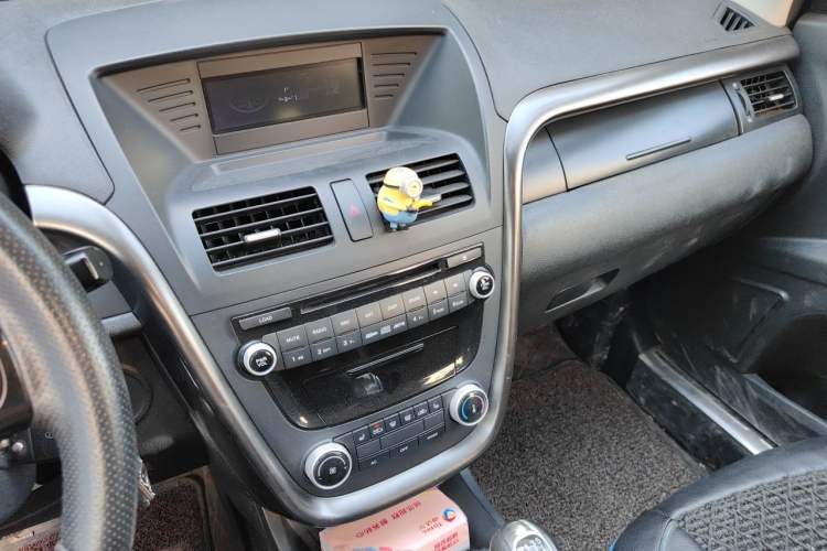 Used Bestune X80 2016 2.0L manual Comfort trim level Audio And AC Panel