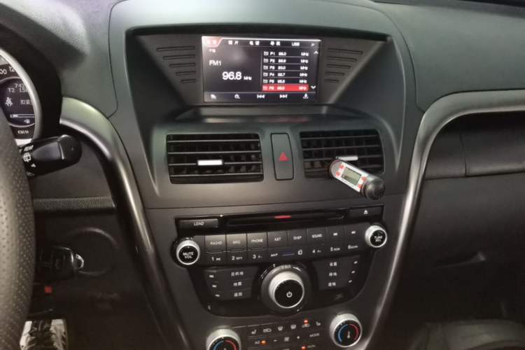 Used Bestune X80 2016 2.0L Automatic Luxury Model Audio And AC Panel