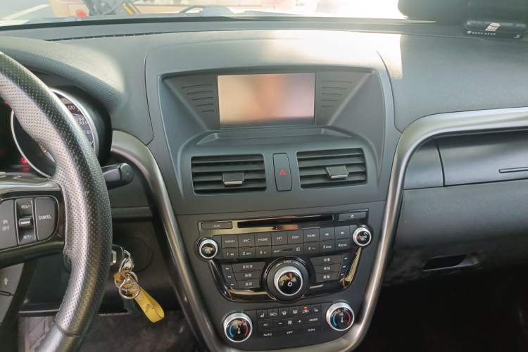 Used Bestune X80 2016 2.0L Automatic Luxury Model Audio And AC Panel